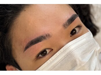 アオ 福岡店(ao.)の写真/【メンズアイブロウ自信あり！】眉毛を整えるだけで垢抜け印象◎女性アイブロウリストがモテ眉を作ります！