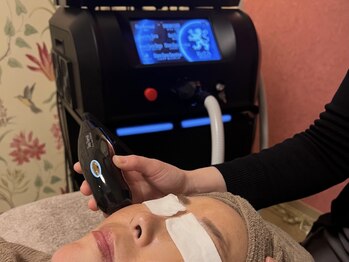 アンテイン(anthein)の写真/諦めかけたシミには『シミ肌改善プログラム』シワには専用マシーンKIWAMIでケア!お悩み解決は当店にお任せ!