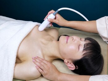 ナナイロ 新宿(nanairo)の写真/子宮・腸・骨格から整える★育乳体質をつくる根本解決バストケア60分★完全個室・新宿駅徒歩2分
