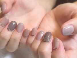 グレージュネイル