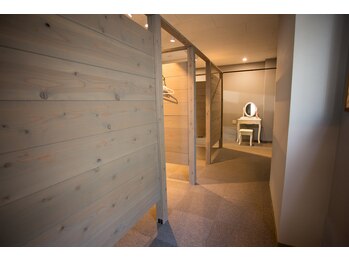 タマ(tama)/メイクルーム