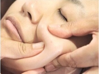 プロエステマザーの写真/造顔小顔で目元ぱっちり・鼻筋スッキリ・頬ほっそり・輪郭シャープ!首も細く長くを実感◎