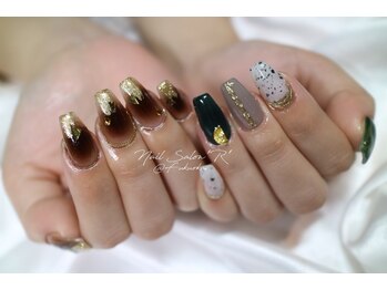 ネイルサロン R/スタイリングコース　8030円 