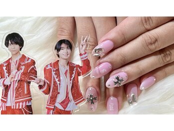 イニシャルピンクネイル