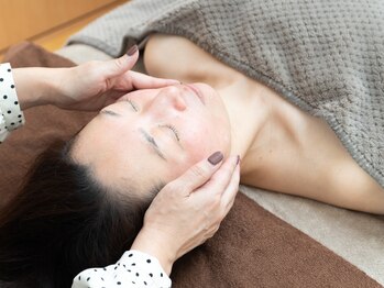 サロン ド エン(Salon de. en)/ハーブピーリング施術風景