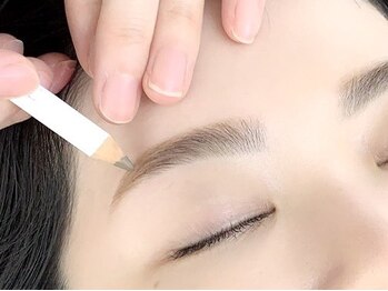 ビザン BIZANの写真/眉毛でお顔の印象ががらっと変わる！似合わせeyebrowデザインでよりナチュラルで魅力的に♪