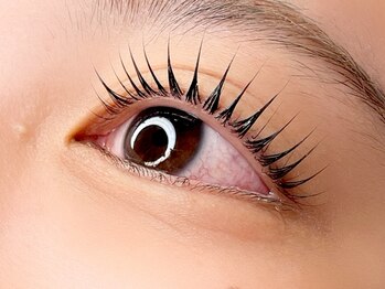 リアマナ(Li'amana)の写真/ナチュラル派の方には潤いをキープした《オイルリフト使用》ダメージレスまつ毛パーマがオススメ！
