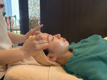 刀根化粧品店の写真/《クレ・ド・ポーボーテハンドエステ¥7700》お肌に潤いを与える高機能化粧品クレ・ド・ポーボーテを使用◎