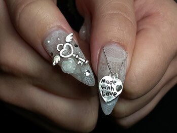 ソルナ(SoLuna)/レースネイル×Y2Kパーツ