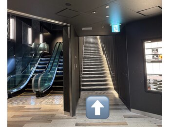 プティート(petite.)/4プラ地下階段から上がり西へ