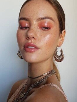 リュクス(Luxe)の写真/貴方の理想の目元を実現!話題のフラット/ボリュ-ムラッシュ/下まつげ/W付け/カラ-など豊富なラインナップ♪