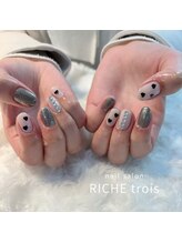 リッシュ トロワ(RICHE trois)/キラキラ×ハートネイル！