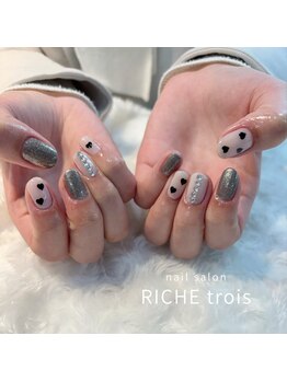 リッシュ トロワ(RICHE trois)/キラキラ×ハートネイル!