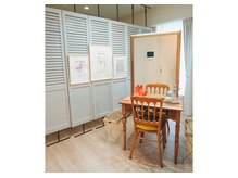 ポーラ 名古屋栄店(POLA)の雰囲気（メイク台などアンティークな家具にもこだわっております。）