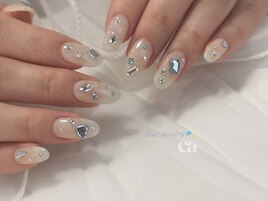 宝石ネイル