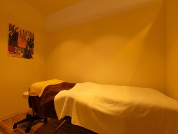 チェリー(Cherry)/フェイシャル/バスト施術ベッド