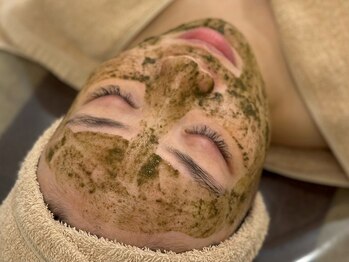 エービューティーサロン 松山店(A BEAUTY SALON.)の写真/【人気のハーブピーリング♪】セルフケアのみでは改善しないお肌のお悩みをプロにお任せ！水光肌へ◎