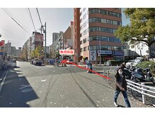 えくぼ 神戸駅前店(悦慕)/分岐路斜めに子だるまの方面向