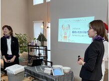 エスデザイン(es design)の雰囲気（月に一度、サロンで美肌の勉強会『美肌カフェ』を開催しています）