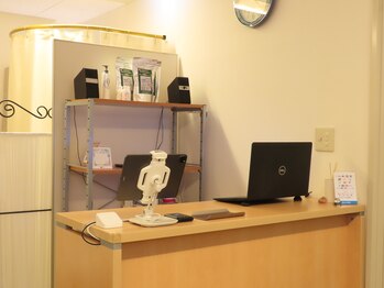 丸の内接骨院グループ 銀座リリース整体院/◆内観【受付】