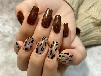 ニコリー(nicolie)/アシメニュアンスネイル