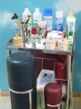 足立カイロプラクティック/テープ補強マグレインでツボ刺激