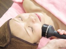 エステアンドプロポーションサロンの雰囲気（低周波と超音波でお顔まわりのリフトアップにつなげます♪）