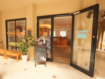 アンドコンディショニングルーム(&conditioning room)/明るいお店の入口