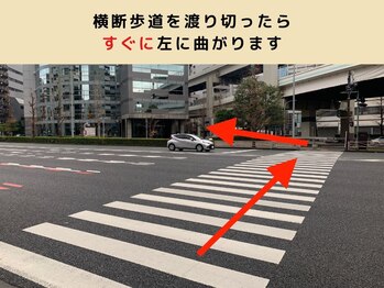 ストラボ 横浜店/渡り切ったらすぐに左(10/12)