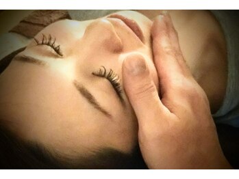 フェイスアンドボディ パラスアイカ(Parasaika)/理想の小顔に♪