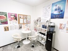 輝 らいと/待合も白でかわいいです★