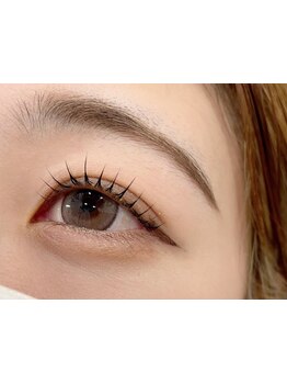 ナチュラル上品な目元にしたい