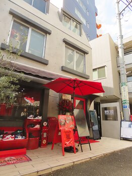 リマクゼーションサロン トウキョウスタジオ 原宿店(RE膜XATION SALON TOKYO studio)/1階の真っ赤なお店が目印です!