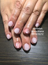 ブロックファイブハナ(Block 5 HANA)/お花のショートネイル