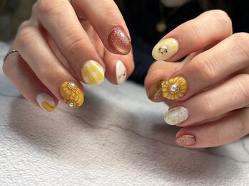 ローレル(Laurel)/ひまわりネイル