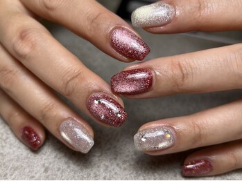 ココロネイル 住吉店(Cocolo nail)の写真/特別な日は指先から華やかに♪イベントやブライダルにも◎大人クールなゴールドシルバーデザインが人気！