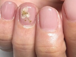 ワンポイント押し花ネイル