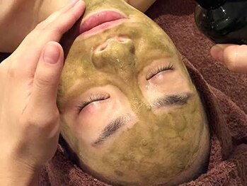 エモーション 町田店(E-Motion)/剥けないハーブピーリングで艶肌