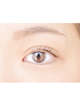 ナチュラル上品な目元にしたい