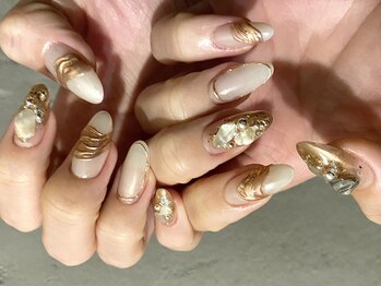 White×goldでゴージャスに！