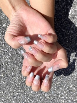 ネイル・アイメニューの同時施術が可能