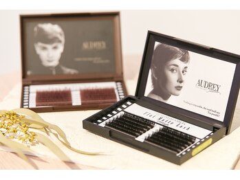 十色 中目黒店/持ち・付け心地も軽いフラット！