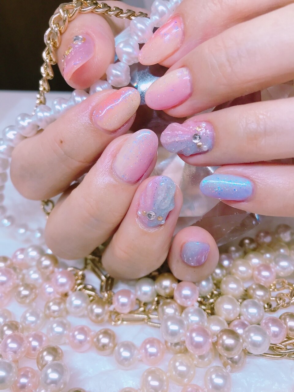 2025年-2026年冬トレンド】マーメイド ハンドのネイルデザイン集｜人気