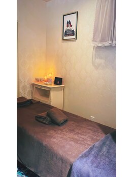 モア ビューティー トウキョウ(MORE BEAUTY TOKYO)/フェイシャル・マッサージの照明