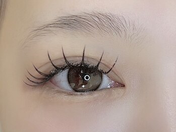 Luu.【パラジェル/フィルイン/長さだし/LEDマツエク】専門【3/28 NEW OPEN(予定)】の写真/《高クオリティ×時短》忙しい大人女性の味方♪圧倒的キープ力のLEDマツエクで、朝のメイクを楽に!