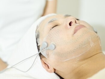 グランディールスイート(GRANDIR suite)の写真/【関東地区希少の最新リフトアップ機器《Face Maker》導入★】直後から実感できる最新エイジングケア