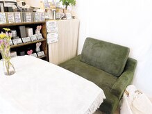 モンステラ(MONSTERA)の雰囲気（ゆったりソファの待ち合い席）