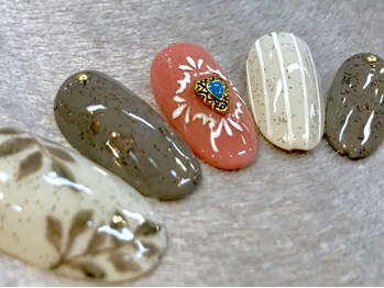 ビービーネイル(BB)/秋冬カラーのボタニカルネイル