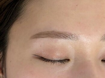 アオフクオカ(ao. Fukuoka)/なだらか平行眉