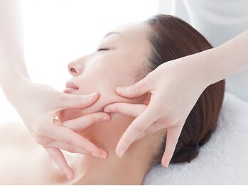 アイビー(aibe:)の写真/大人女性の肌悩みに!幹細胞パックと全方向リフトアップでハリ・ツヤのある若々しい見た目の肌へ導きます。